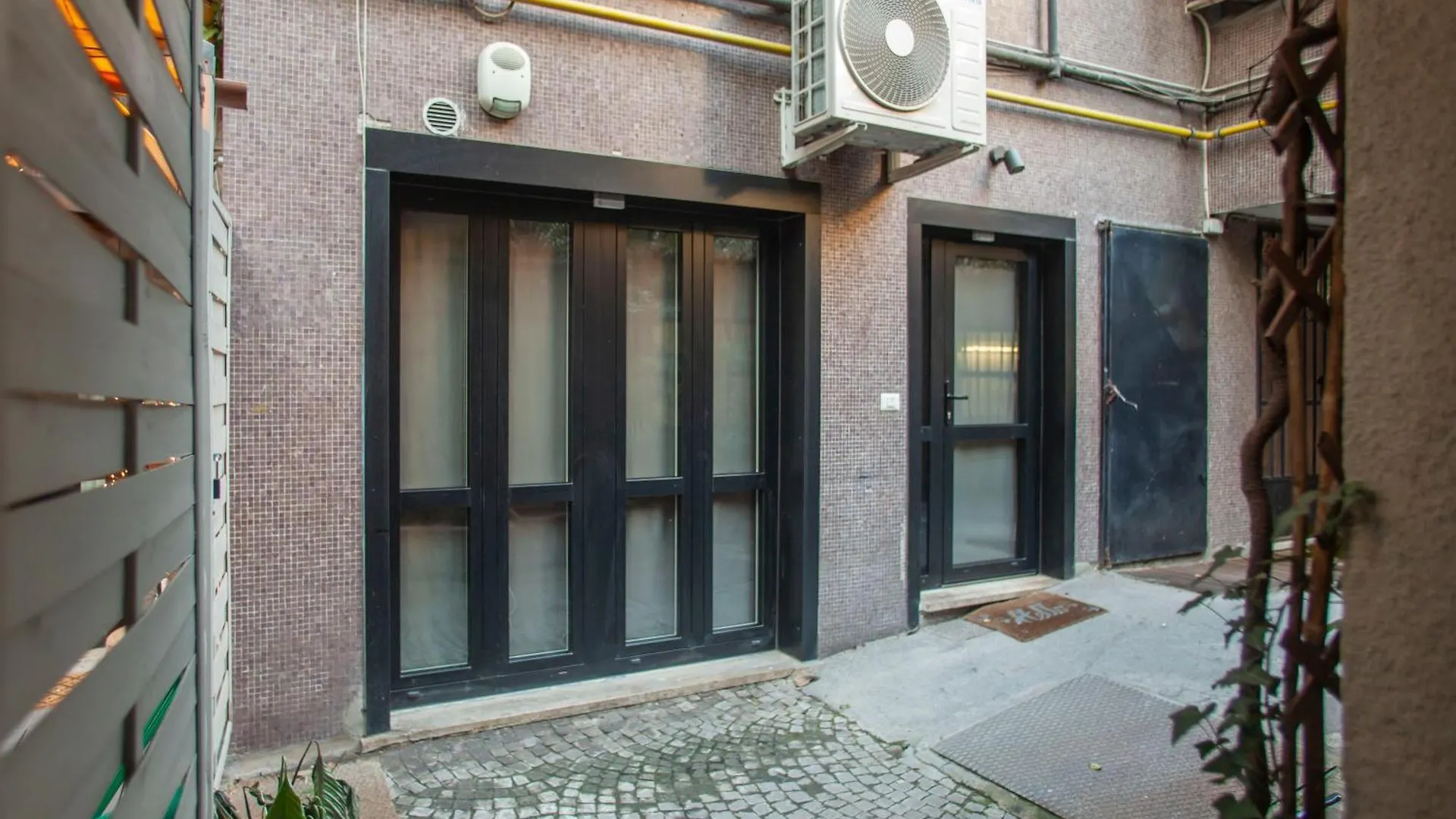 We Home - Costanza House Milan Apartment
