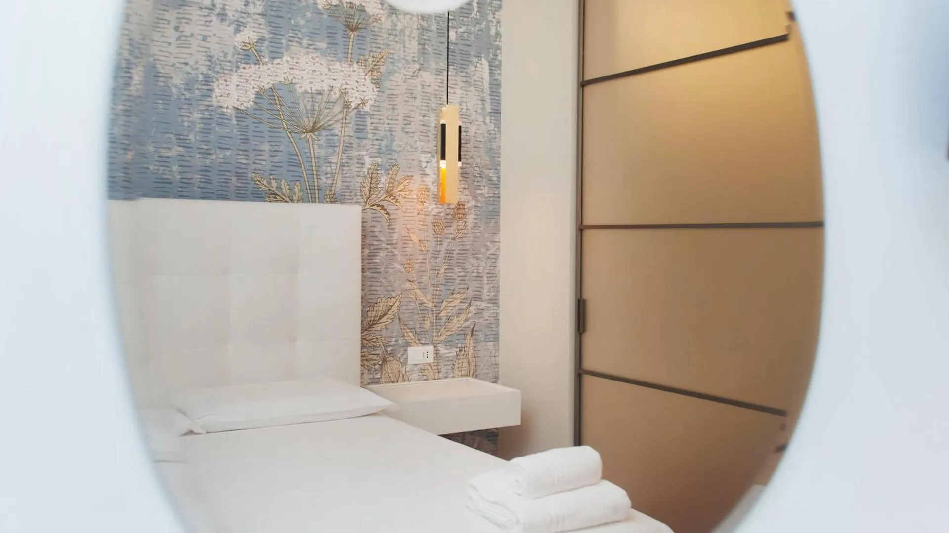 We Home - Costanza House Milan Italy
