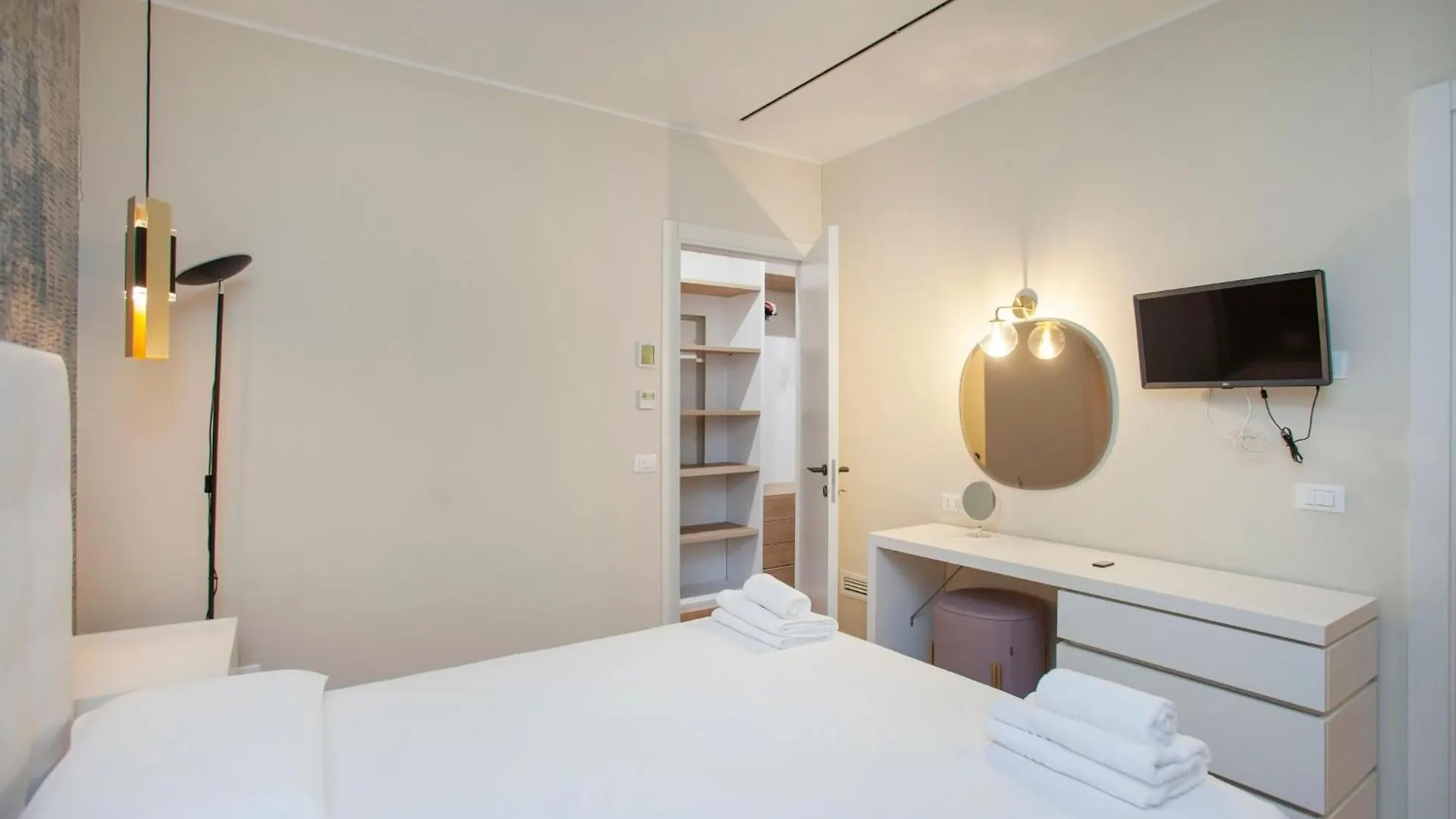 We Home - Costanza House Milan Apartment