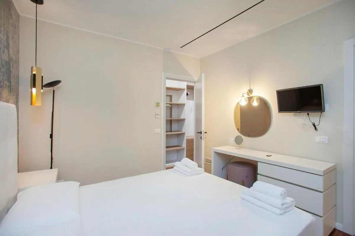 We Home - Costanza House Milan Italy