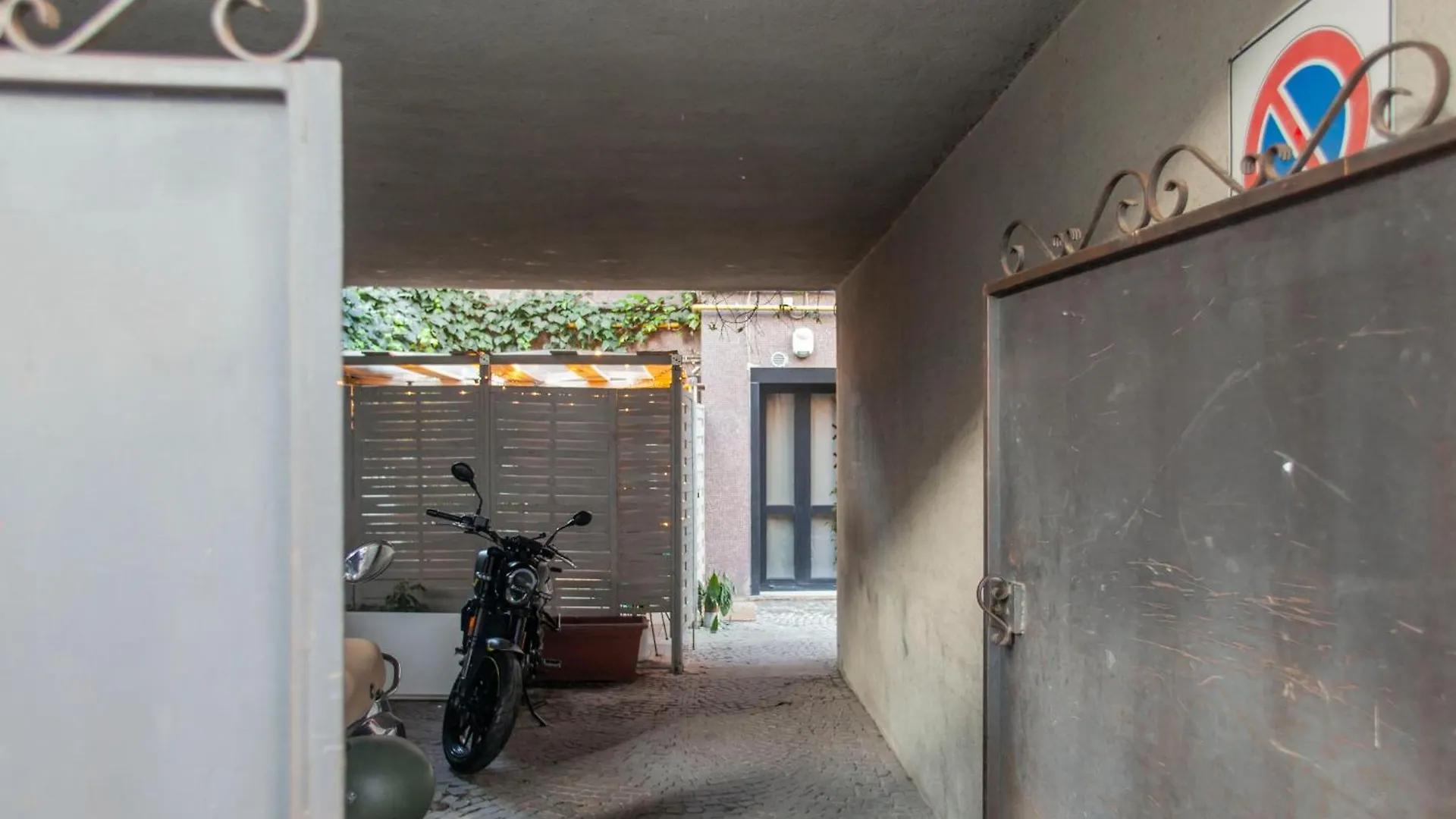 We Home - Costanza House Milan Apartment