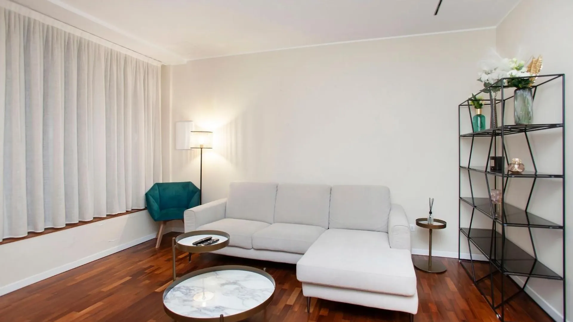 We Home - Costanza House Milan 0*,